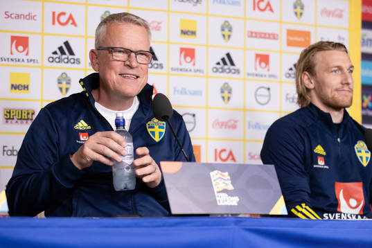 Head coach Janne Andersson and Emil Forsberg of the Swedish