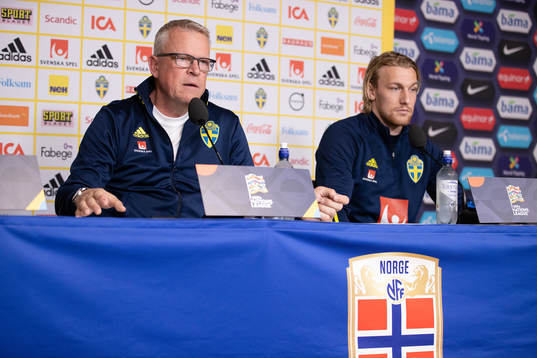 Head coach Janne Andersson and Emil Forsberg  of the