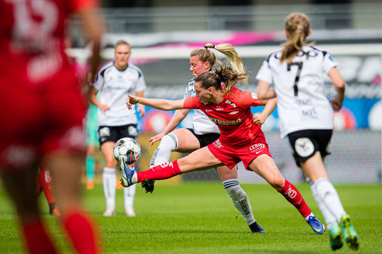 Selma Sol Magnusdottir of Rosenborg and Elisabeth Terland
