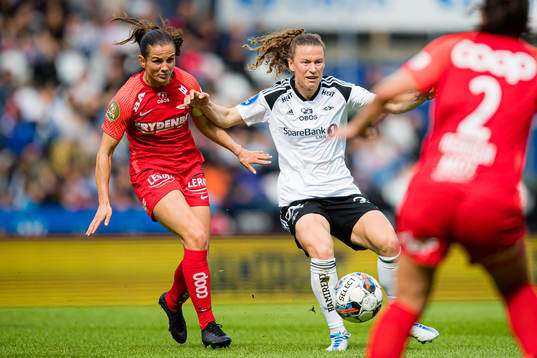 Tuva Hansen of Brann and Synne Skinnes Hansen of Rosenborg