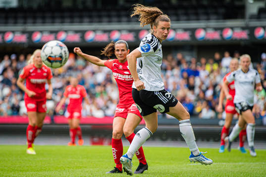 Tuva Hansen of Brann and Synne Skinnes Hansen of Rosenborg