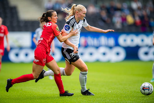 Tuva Hansen of Brann and Synne Amdahl Brønstad of Rosenborg