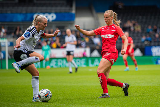 Mali Lilleås Næss of Rosenborg and Nora Eide Lie of Brann