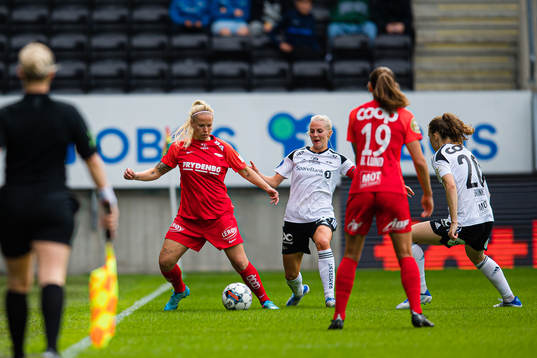 Therese Sessy Åsland of Brann and Mali Lilleås Næss of