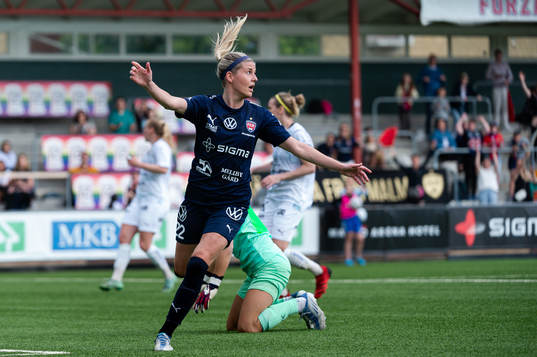 FC Rosengårds Olivia Schough jublar