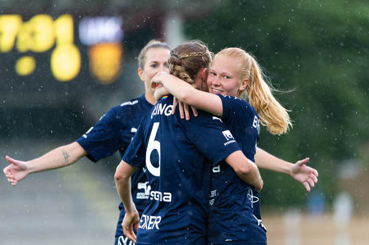 FC Rosengårds Sofie Bruun Bredgaard och Ria Noora Minerva