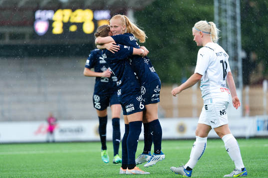FC Rosengårds Sofie Bruun Bredgaard och Ria Noora Minerva