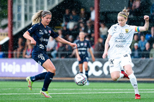FC Rosengårds Loreta Kullashi och Umeås Lisa Dahlkvist