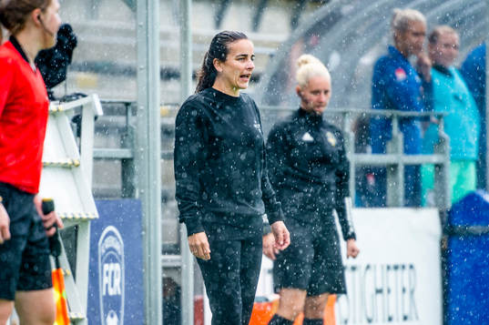 Rosengårds tränare Renee Slegers i regnet
