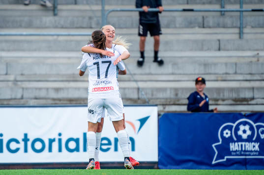Umeås Villemo Dahlqvist jublar med Vilma Koivisto