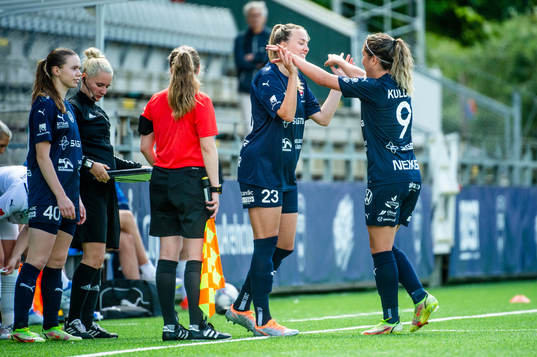 Rosengårds Stefanie Sanders går in och ut går Loreta