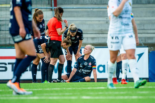 Rosengårds Caroline Seger grinar illa