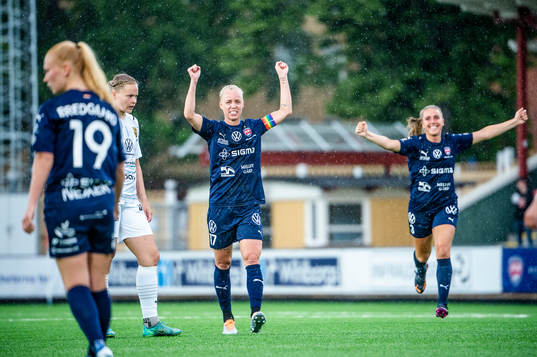 Rosengårds Caroline Seger och Gudrun Arnardottir jublar