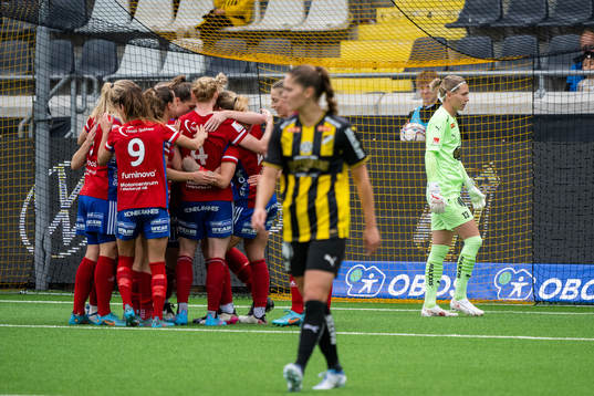 Häckens målvakt Jennifer Falk deppar