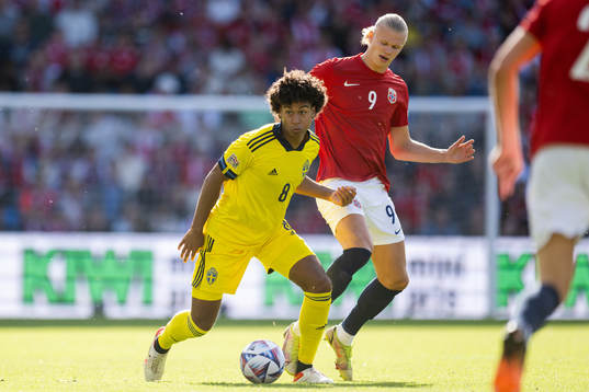 Jens Cajuste of Sweden and Erling Braut Haaland of Norway