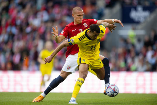 Leo Østigård of Norway and Robin Quaison of Sweden