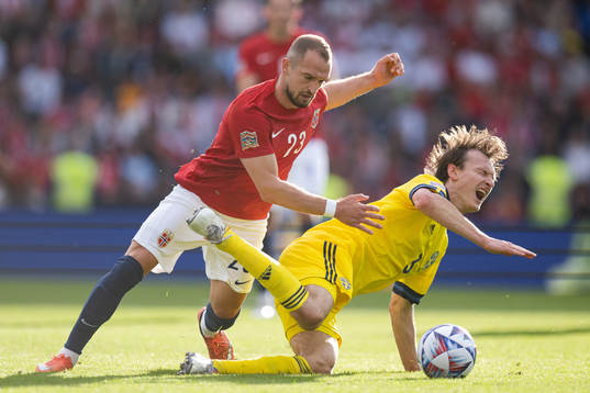 Veton Berisha of Norway and Hjalmar Ekdal of Sweden