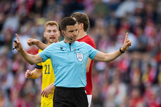 referee Harm Osmers