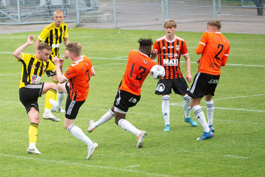 IFK Hässleholms Ludvig Hegdal skjuter i matchen i div. 2