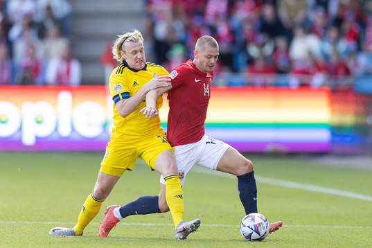 Emil Forsberg of Sweden and Julian Ryerson of Norway