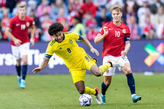 Jens Cajuste of Sweden and Martin Ødegaard of Norway