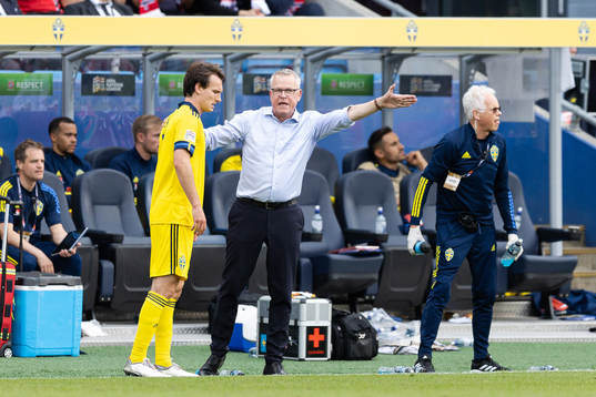 Hjalmar Ekdal and head coach Janne Andersson  of Sweden