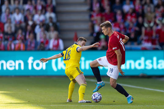 Gabriel Gudmundsson of Sweden and Alexander Sørloth of