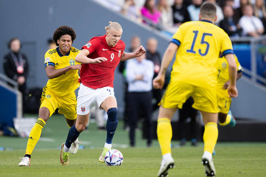 Jens Cajuste of Sweden and Erling Haaland of Norway