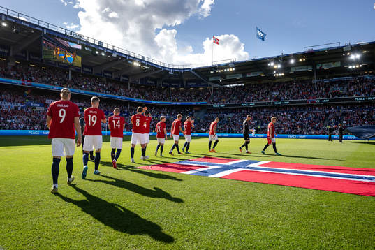 Erling Braut Haaland and players of Norway enter the pitch