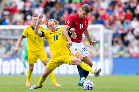 Emil Forsberg of Sweden and Alexander Sørloth of Norway