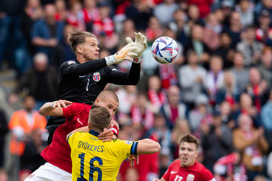 Viktor Gyökeres of Sweden against Leo Østigård and
