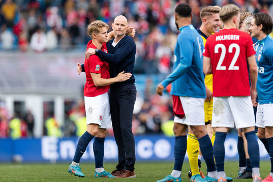Martin Ødegaard and head coach Ståle Solbakken of Norway
