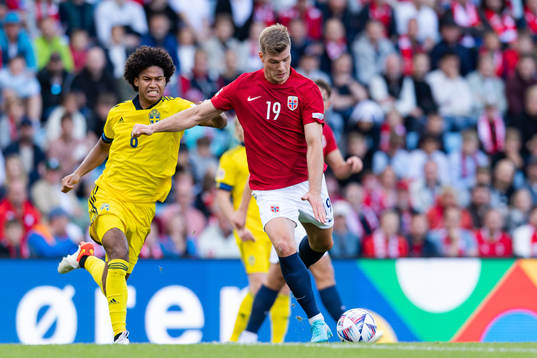 Jens Cajuste of Sweden and Alexander Sørloth of Norway