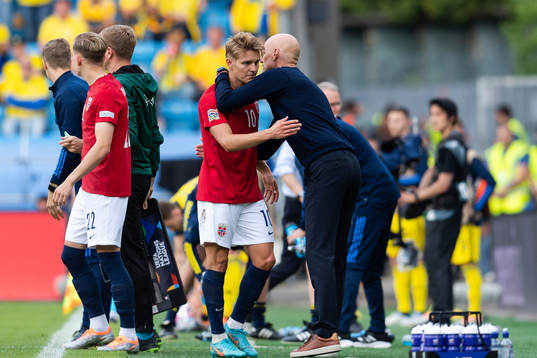 Martin Ødegaard and head coach Ståle Solbakken of Norway