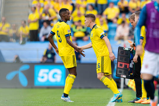 Alexander Isak and Viktor Gyökeres of Sweden