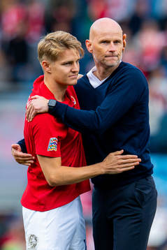 Martin Ødegaard and Ståle Solbakken, head coach of