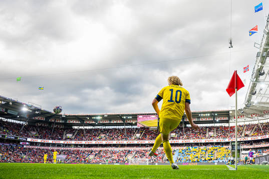 Emil Forsberg of Sweden takes a corner kick