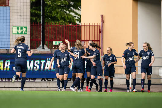 Eskilstuna Uniteds spelare jublar