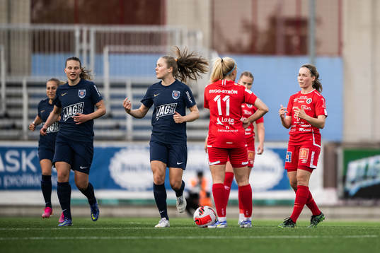 Örebros Katie Lockwood och Heidi Kollanen deppar