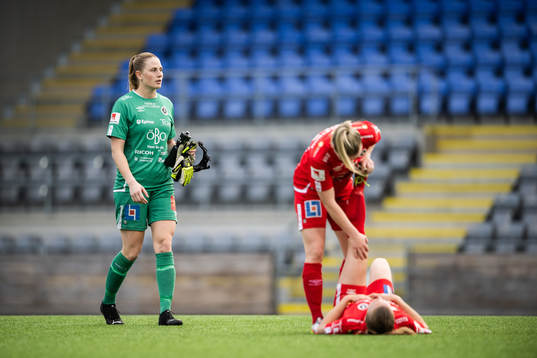 Örebros målvakt Tove Enblom deppar