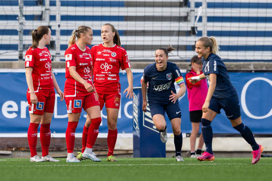 Eskilstuna Uniteds Anna Oskarsson jublar