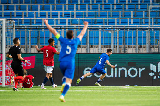 Ildar Alekperov of Azerbaijan celebrates