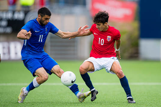 Shakir Seyidov of Azerbaijan and Osame Sahraoui of Norway