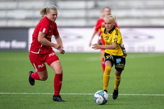 Falköpings Lisa Orebrand och Elfsborgs Tea Skoglund