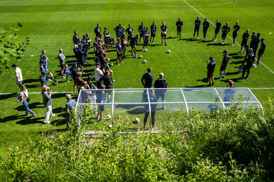 IFK Göteborgs och Frölundas spelare samlade