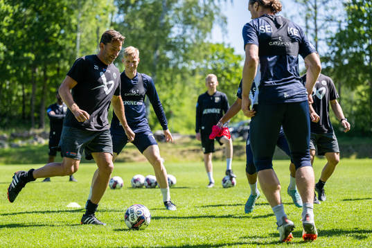 Bläddra bland fler bilder av Fotboll, Träning med IFK Göteborg och Frölunda