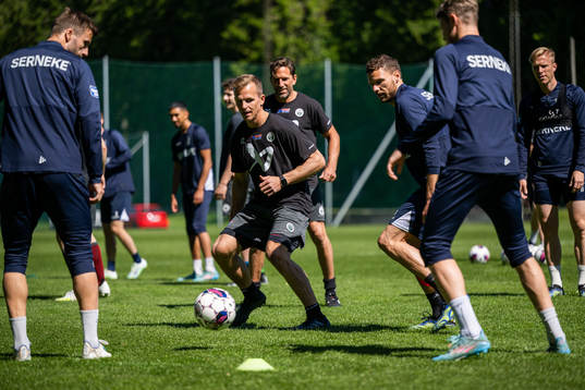 Frölundas Max Friberg och IFK Göteborgs Marcus Berg