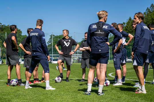 Frölundas Max Friberg med IFK Göteborgs Mattias