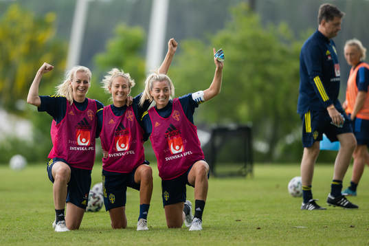 Amanda Ilestedt, Emma Kullberg and Linda Sembrant celebrate