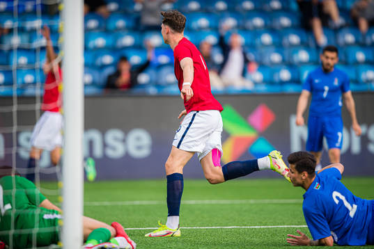 Jørgen Strand Larsen of Norway celebrates